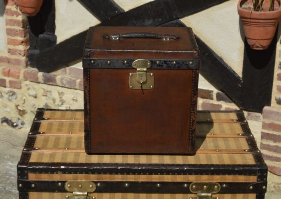 Louis Vuitton intermediate trunk - Baggage Collection
