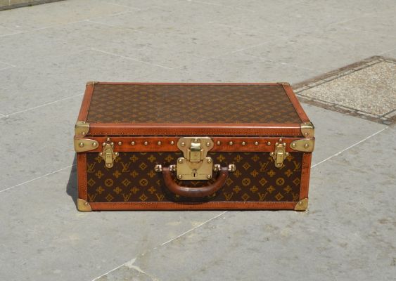 Restoration of an oxidized Louis Vuitton Alzer 65 suitcase