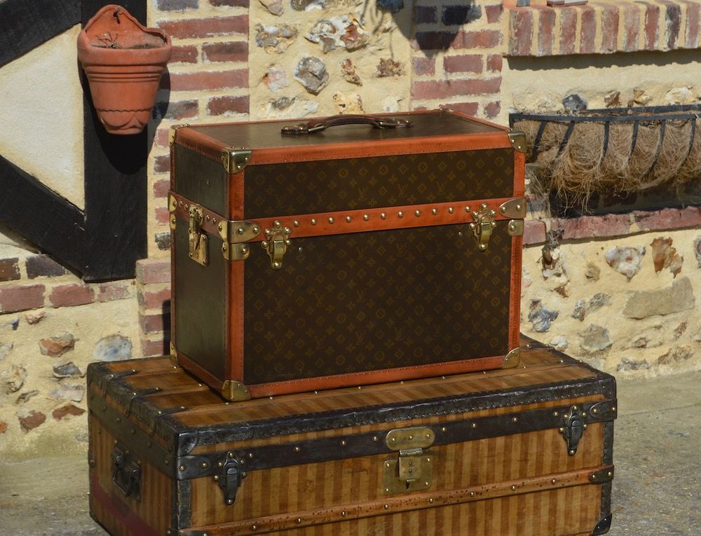 Did you know that author Ernest Hemingway had his own Louis Vuitton library  trunk? - Luxurylaunches