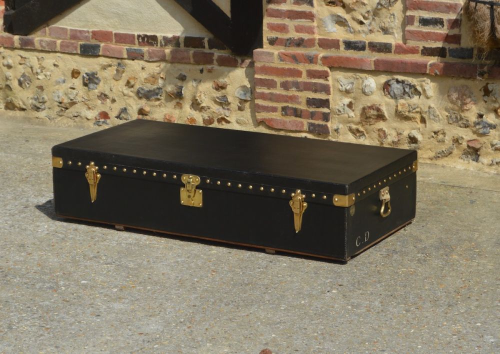Louis Vuitton black car trunk 1906 - Bagage Collection