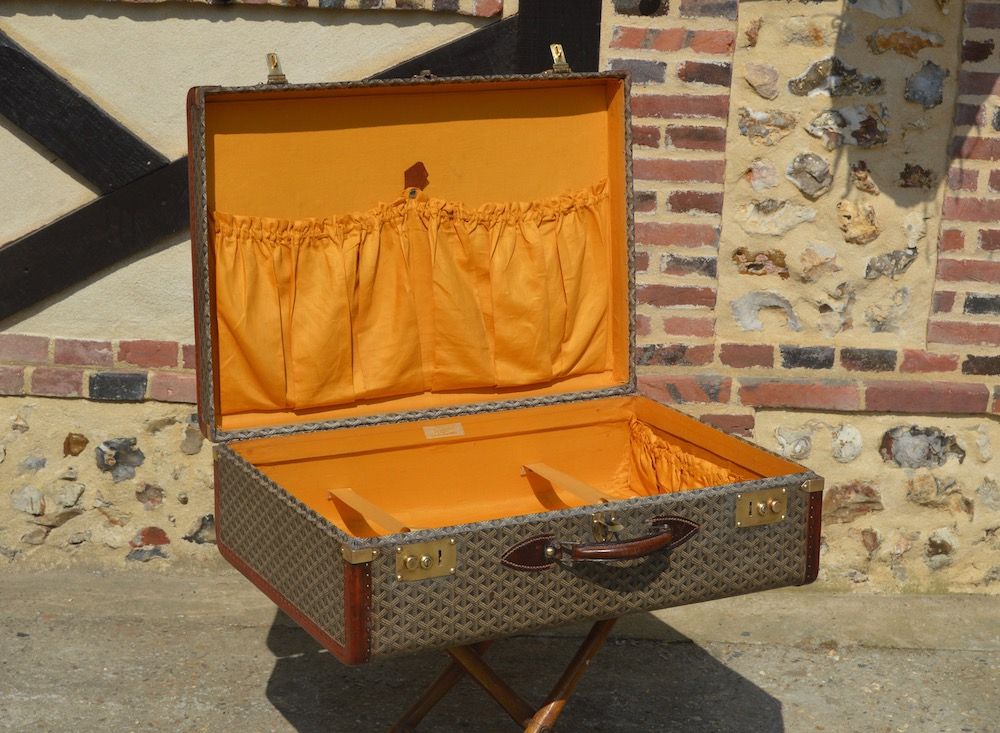 Lot - GOYARD Suitcase in Goyard canvas, natural leather and lozine