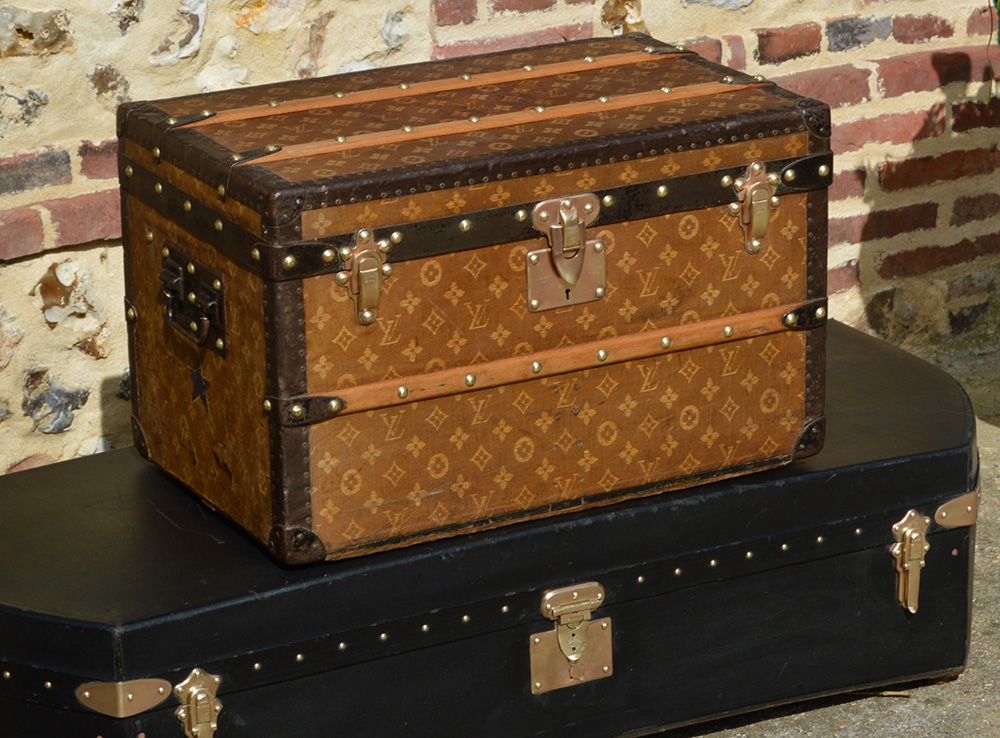 Louis Vuitton trunk the first fabrics of the brand - Baggage Collection
