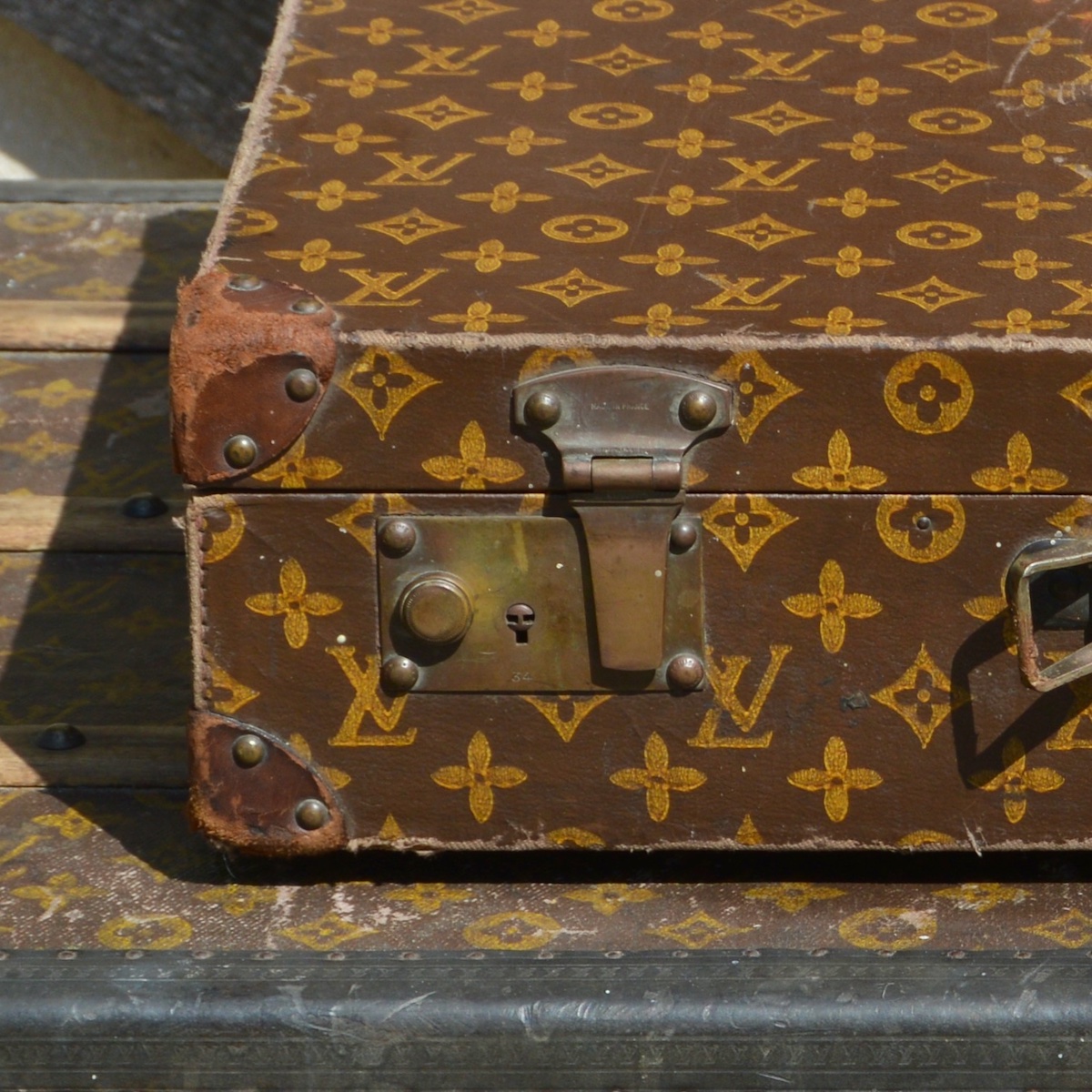 VINTAGE - LOUIS VUITTON - 28- TRUNK / SUITCASE - w/ * KEY * - MADE IN  FRANCE