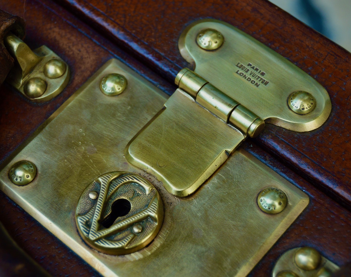 Louis Vuitton trunk - Unpickable lock with tumblers - Malle2luxe