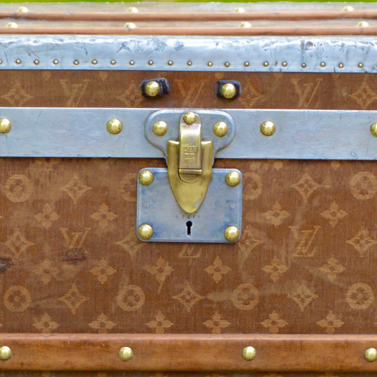 Louis Vuitton trunk the different locks - Baggage Collection